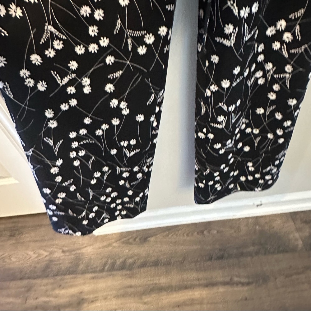 Calvin Klein Black White Floral Sleeveless Wide-Leg Jumpsuit Size 4 - Picture 5 of 11